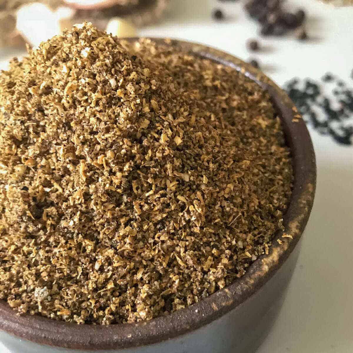 Garlic pepper spice blend substitute for curry powder placed in a clay jar.
